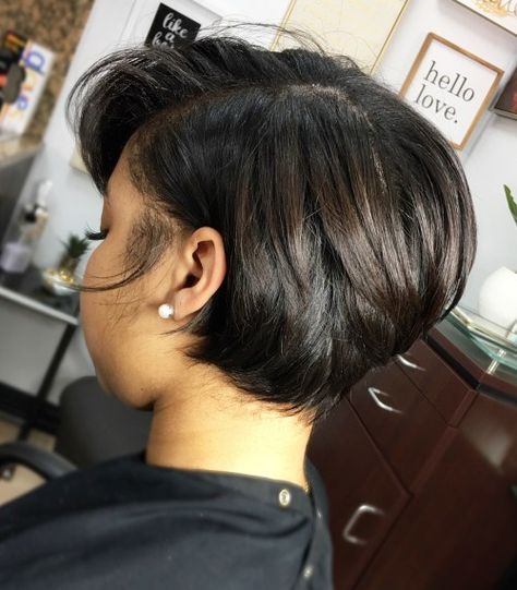 Curled Bob Hairstyle, Edgy Bob Hairstyles, Weave Bob Hairstyles, Short Black Haircuts, Black Bob Hairstyles, Short Layered Bob Hairstyles, Short Black Hair, Angled Bob Hairstyles, Stacked Bob Hairstyles