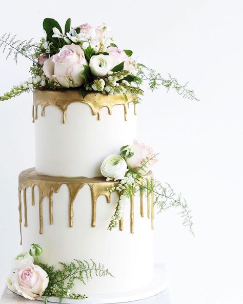 Boutique Cake Art on Instagram: “Just look at that gold drip!!!” Drip Wedding Cake, Gold Drip Cake, Cake Drip, Dripping Gold, Gold Drip, Golden Birthday, Gold Cake, Drip Cake, Drip Cakes