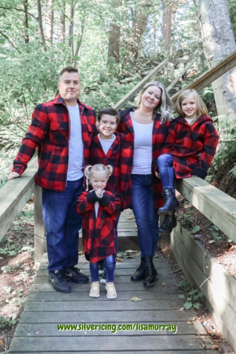 Matching Plaid Family Photos, Buffalo Plaid Photo Shoot Family, Outdoor Christmas Family Photoshoot, Buffalo Plaid Family Pictures Outfits, Plaid Family Pictures Outfits, Checked Shirt Outfit, Family Christmas Pictures Outfits, Christmas Photos Outfits, Family Holiday Pictures