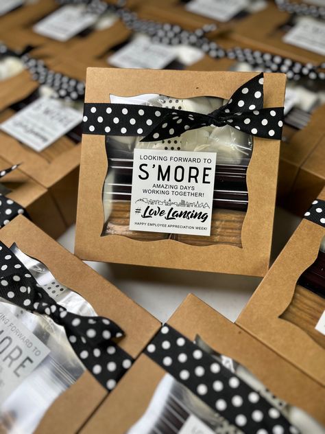 The Joyful Juniper Co. on Instagram: "Employee Appreciation Gifts!✨​​​​​​​​​ These cute gift boxes were designed to say, “Looking forward to S’MORE amazing days working together!” Let us help you say, “Thank you!” Give JOY with a JUNIE!✨ Juniebox.com Corporate Gifting Service #1 #gift #giftideas #outdoor #giftforher #giftsforhim Corporate Thank You Gifts, Work Gifts Employee Appreciation, Employee Appreciation Day Ideas, Employee Thank You, Customer Appreciation Day, Customer Appreciation Gifts, Happy Employees, Client Appreciation, Staff Gifts