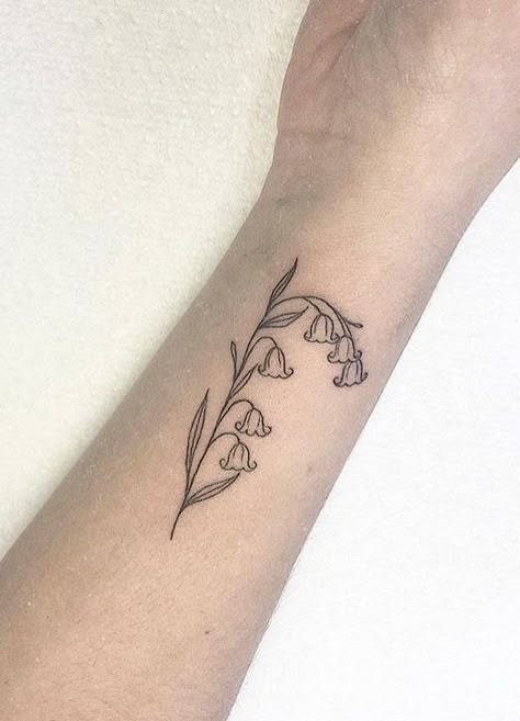 Bluebells Flower Tattoo, Bluebell Tattoo, Belle Tattoo, Lilac Tattoo, Black And White Tattoo, Black Line Tattoo, Street Tattoo, Cute Tiny Tattoos, Line Work Tattoo