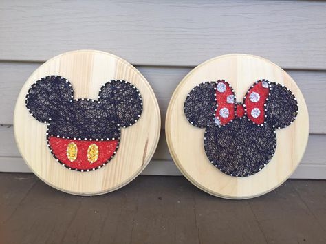 String Art Nightmare Before Christmas, Disney String Art, Mickey Dream Catcher, Plastic Canvas Mickey And Minnie, String Art Baseball, Magical Crafts, Nail Flower, Disney Magical, Nail String