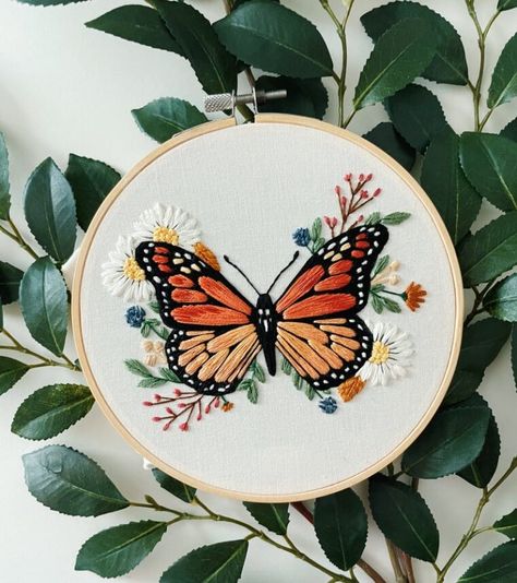 Modern Hand Embroidery Patterns, Hand Embroidery Patterns Free, Handmade Embroidery Designs, Embroidery Patterns Vintage, Pola Sulam, Butterfly Embroidery, Creative Embroidery, Cute Embroidery, Embroidery Patterns Free