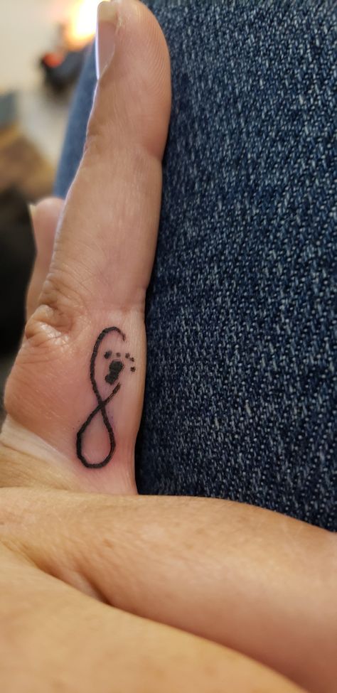 Lost Baby Tattoo, Fertility Tattoo, Baby Footprint Tattoo, Pregnancy Tattoo, Baby Memorial Tattoos, Baby Angel Tattoo, Baby Tattoo Designs, Remembrance Tattoos, Mom Tattoo Designs