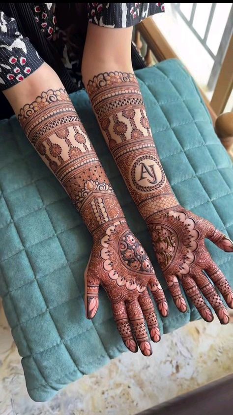 Bridal Mehendi Latest Design, Simple Mehendi Designs For Bride, Bridal Mehndi For Engagement, Indian Bridal Mehandi Design, Bridal Mehendi Designs Wedding Latest, Simple Mehendi Designs For Engagement, Bridal Mehendi Designs Engagement, Engagement Mehendi Bridal, Mehandi Designs Engagement