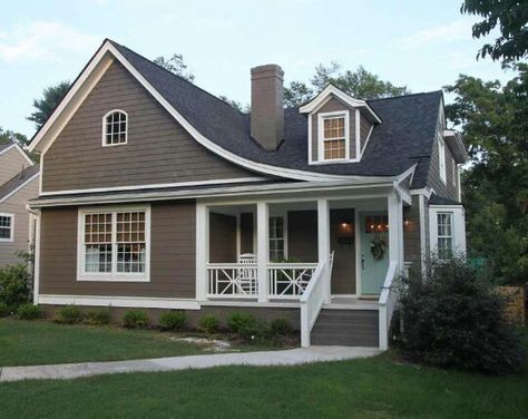 Exterior chocolate grey with white trim Brown Exterior House Colors, Brown House Exterior, Wall Paint Colour Combination, Best Front Door Colors, Best Front Doors, Exterior House Color, Shingle Siding, Craftsman Exterior, Brown House