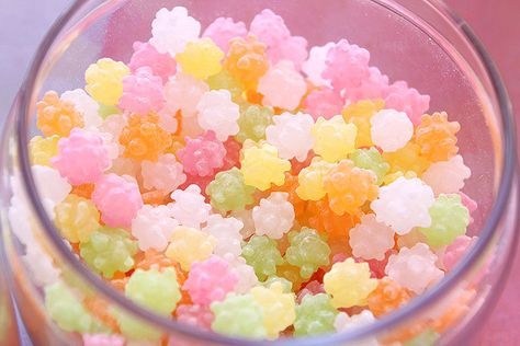 Multicolored konpeito Japanese Candy, Cute Snacks, Sugar Candy, Japanese Snacks, Japanese Sweets, Kawaii Food, I Want To Eat, Cute Desserts, Sashimi