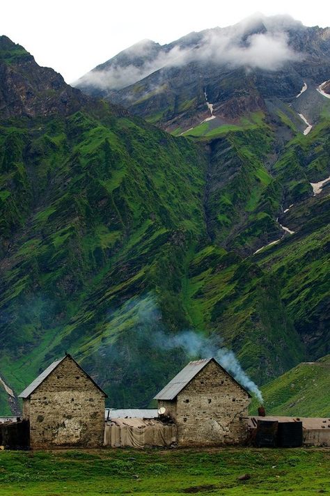 Mountain home, Iceland Stone Buildings, Voyage Europe, Iceland Travel, Reykjavik, Pretty Places, In The Mountains, Places Around The World, Digimon, Beautiful World