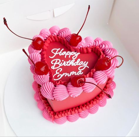 Colorful small bintage cake decoration idea 21bday Cake, Mini Vintage Heart Cake, Pink And Red Heart Cake, Retro Cake Design, Pink Vintage Heart Cake, Baddie Birthday Cake, Heart Cake Designs, Vintage Cake Decorating, Heart Shaped Birthday Cake