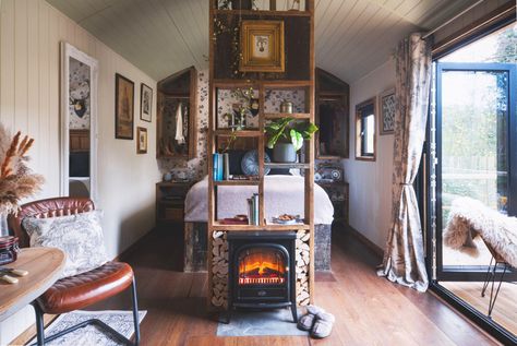 The Pig Hotel, Cosy Bed, Tiny House Builders, Somerset England, Opulent Interiors, Egyptian Cotton Bedding, Fire Pit Area, Shepherds Hut, Luxury Amenities