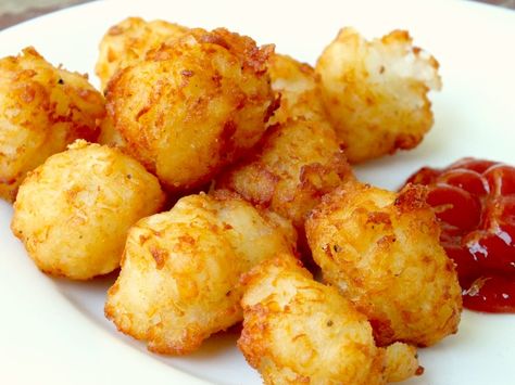 homemade tater tots|restlesschipotle.com These are super easy and they come out right! Homemade Tater Tots, Tater Tot Recipes, Restless Chipotle, Potato Tots, How To Make Potatoes, Tater Tots, Potato Dishes, Fried Food, Frozen Food