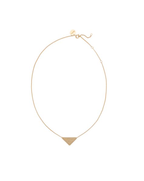 This gold necklace is defined by the logo engraved triangle pendant. Necklace Png, Prada Necklace, Dr Marvel, Prada Jewelry, Woman Jewelry, Stage Outfit, Fine Jewelery, Prada Logo, Triangle Pendant