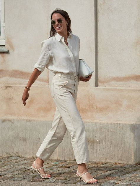 Trend: Classic White Button Up | Hunter Bell NYC, classic, white button up, staple piece, must-have, essential, timeless, streetwear, street style, daily style, dressy, casual, versatile, fashion, fashion ideas, fashion trends, 2020, fashion inspiration, fashion forward Copenhagen Fashion Week Street Style, Minimalist Moda, Chique Outfit, Casual Chique, Copenhagen Fashion, Scandinavian Fashion, Copenhagen Style, Copenhagen Fashion Week, Elegante Casual