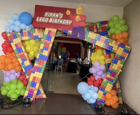 Lego Party Decorations Diy, Lego Vbs, Lego Balloons, Lego Decor, Lego Party Decorations, Lego Theme, Lego Decorations, Event Entrance, Steam Ideas