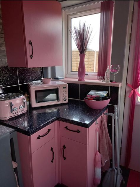 Pink And Black Kitchen, Goth Kitchen, Kitchen Dark, Pink Kitchen Decor, Pastel Kitchen, Pink Goth, Pink Palace, Kitchen Decor Apartment, Future Apartment Decor