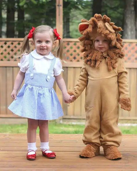 Have twins and need ideas for what to dress them up as for Halloween? Check out these twin Halloween costumes ideas to get inspired! Matching Brother Sister Costumes, Twin Boy Costume Ideas, Twin Costumes Toddler, Twin Halloween Costumes For Toddlers, Brother And Sister Halloween Costumes, Brother Sister Costumes, Couples Fancy Dress, Sister Halloween Costumes, Family Themed Halloween Costumes