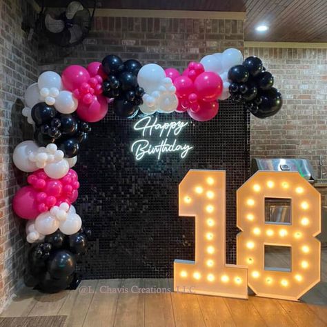 🎉 ¿Buscas la decoración perfecta para tu evento en agosto? 🌟 Nuestras decoraciones de globos están aquí para hacer de tu fiesta un éxito. 🎈 Descubre también nuestros cursos de decoración y emprende con tus propias ideas. #DecoracionConGlobos #Celebra #Promo #Eventos #DecoracionesDeFiestas #DecoracionXVaños #Fiestas15Años #Tendencia #FiestasBautizo #Ideas #Decoradora #BalloonDecor #BalloonsDecoration #Emprendimiento #Emprendedores #FiestasInfantiles #IdeasDecoracion #DecoracionFiestaNiño #Dec... Black And Hot Pink Decorations, Pink Purple Black Party Decor, Pink Black White Party Decoration, Hot Pink And Black Birthday Decorations, Pink And Black 18th Birthday Party, Pink And Black Decorations Party Ideas, 18th Birthday Party Backdrop Ideas, Pink Silver Black Party Decorations, Black And Pink Balloons Decoration