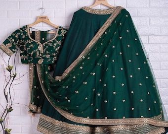 Lehengas cholisareegown palazzo by Netrienterprise on Etsy Dark Green Lehenga, Plain Lehenga, Green Lehenga Choli, Lehenga Choli Designs, Ghaghra Choli, Lehenga Choli For Women, Choli For Women, Party Wear Lehenga Choli, Bollywood Dress