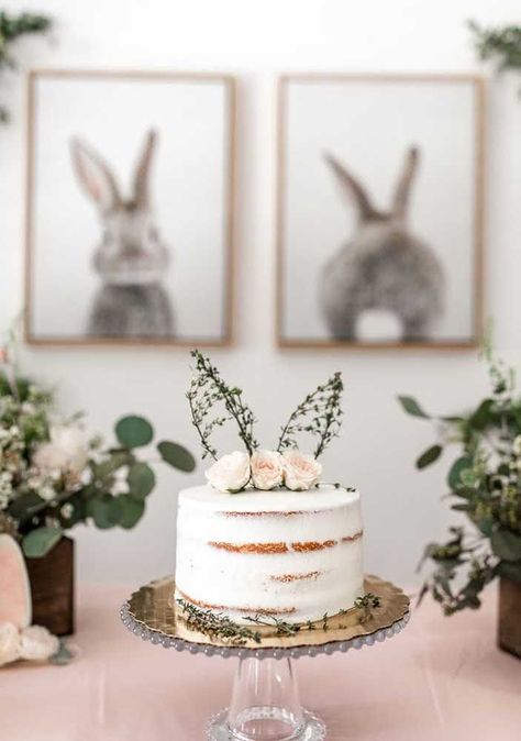 Styles of Easter table Easter Themed Finger Foods, Rabbit Party Ideas Bunny Birthday, Easter Smash Cake, Rabbit Cake Birthday Girl, Bunny Baby Shower Cake, Easter Birthday Party Ideas, Rabbit Party Ideas, Bunny Birthday Party, Cake Frame