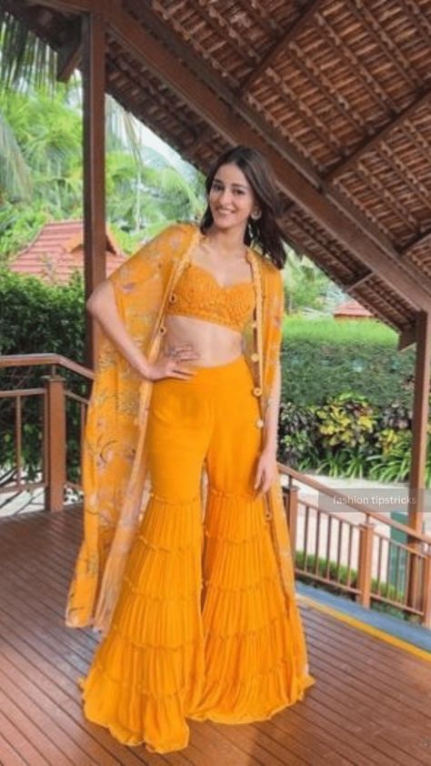 Shadi Outfits, Haldi Dress Ideas, Arpita Mehta, Indian Outfits Modern, Shaadi Outfits, Haldi Ceremony Outfit, Haldi Dress, Ceremony Outfit, Indian Bridesmaid Dresses