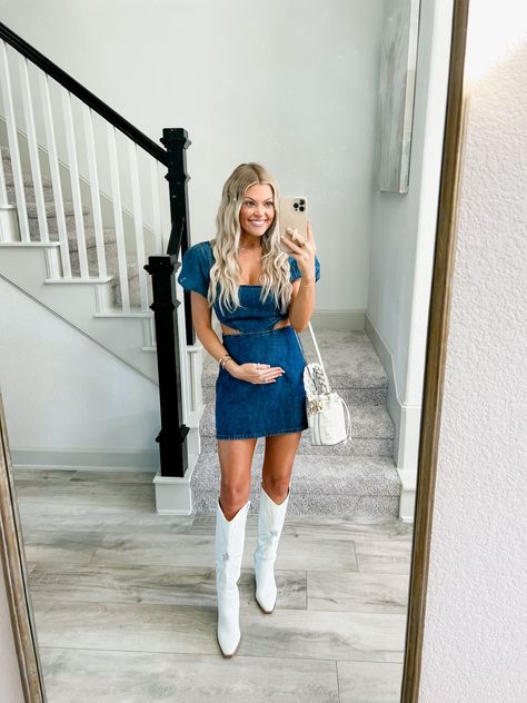 Country Concert Outfit Ideas Pregnant, Maternity Country Outfits, Maternity Outfits With Cowgirl Boots, Cowgirl Style Outfits Pregnant, Maternity Cowboy Boots Outfit, Country Outfits Pregnant, Western Outfits For Pregnant Women, Pregnant Cowboy Boots Outfit, Maternity Country Concert Outfit Summer