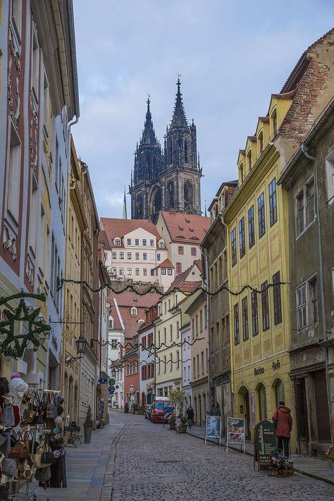 Meissen is a small town of about 30,000 residents in the free state of Saxony in Germany. But despite it's relatively small size, it's been a prominent part of Saxony and is often referred to as the 'Cradle of Saxony'. Located on the banks of river Meisabach, the current town was founded as a German town in the year 928AD. Visit Germany, Austria Travel, Free State, Saxony, Europe Travel Destinations, Academia Aesthetic, Central Europe, European Travel, Germany Travel