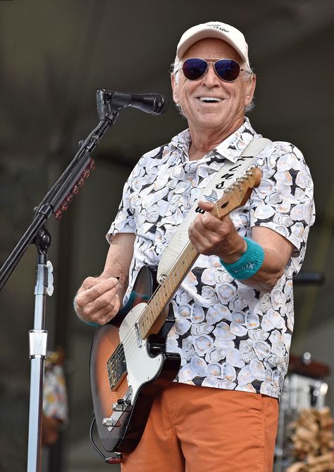 Why Warren Buffett Wants Jimmy Buffett To Write Him Into His Will Bono Family, Jimmy Buffett Margaritaville, Jimmy Buffet, Country Musicians, Internet Radio Station, Jimmy Buffett, Bond Movies, Warren Buffett, Keith Urban