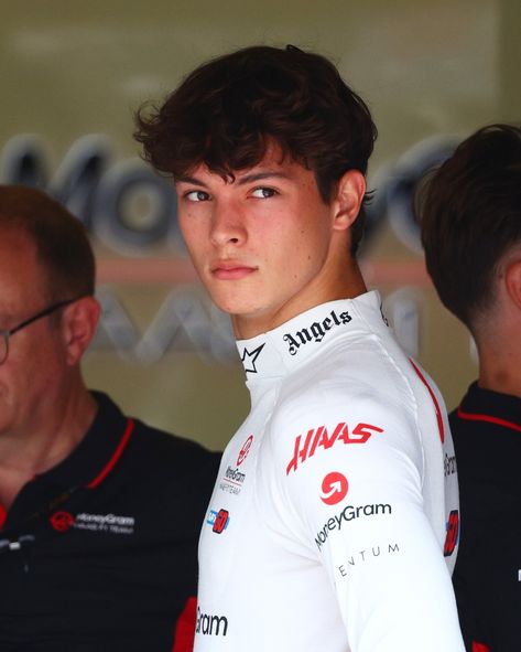 FORMULA 1® | Seat fit ✅ Ollie Bearman is ready for his first race weekend with Haas 🏁 #F1 #Formula1 #AzerbaijanGP | Instagram Oliver Bearman, Ollie Bearman, Haas F1, Cars Aesthetic, Bear Man, Summer Icon, Racing Drivers, Aesthetic Vibes, Hello Gorgeous