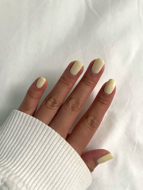 Light Yellow Gel Nails Short, Pastel Yellow Nails Design Short, Light Yellow Square Nails, Short Nails Yellow Pastel, Pale Yellow Nails Acrylic, Muted Yellow Nails, Short Pastel Yellow Nails, Light Yellow Gel Nails, Pale Yellow Gel Nails