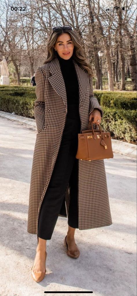 Old Money Fashion, Money Fashion, Quoi Porter, Professional Outfits Women, Fashion Mistakes, Professional Outfits, Style Mistakes, Winter Outfits Women, Work Attire