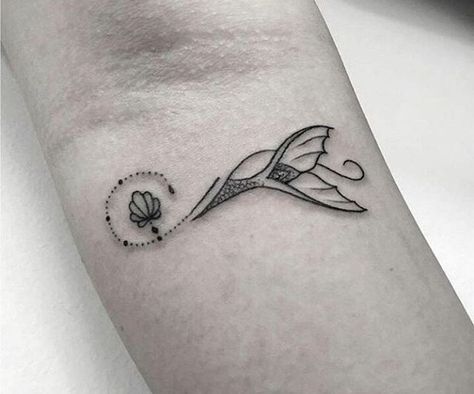 Mermaid Tail Tattoo, Tail Tattoo, Little Mermaid Tattoo, Tattoo Mermaid, Small Rib Tattoos, Shell Tattoos, Beach Tattoo, Tattoos Geometric, Disney Tattoo