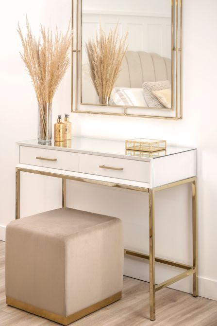 Golden Furniture Bedrooms, White And Gold Console Table, Dressing Console Table, Gold Dressing Table, Console Bedroom, Console Hallway, Flat Makeover, Cake Shoot, Dressing Table Modern