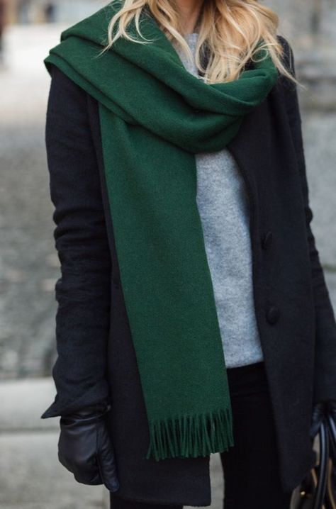 green: more than just olive - Album on Imgur Green Scarf Outfit, The Color Green, Style Parisienne, Winter Outfits Warm, Fabulous Outfits, Scarf Outfit, Green Scarf, Neue Outfits, Mode Casual