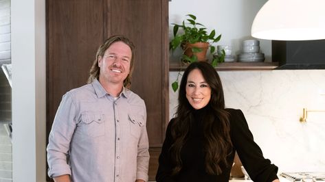 Magnolia Network, Chip Gaines, Andrew Zimmern, Chip And Jo, Sarah Sherman Samuel, Shows To Watch, Chip And Joanna Gaines, Episode Online, Joanna Gaines