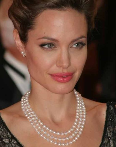 Angelina Jolie wearing a three strand pearl necklace Angelina Jolie Charity, Pearl Necklace Outfit, How To Wear Pearls, Three Strand Pearl Necklace, Wearing Pearls, Necklace Outfit, Dainty Diamond Necklace, Celebrity Jewelry, Pearl Necklace Designs