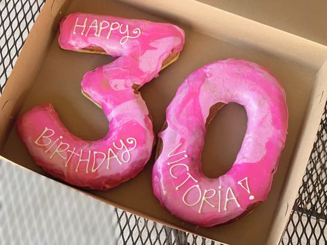 XL CUSTOMIZED NUMBER DONUTS Vanilla & Caramel Icing With birthday Message Donut Names, Doughnut Ideas, The Year Of Me, Year Of Me, Coffee Cake Recipes Easy, Caramel Icing, Birthday Donuts, 21st Party, Cake Recipes Easy