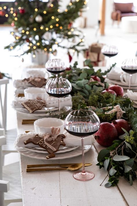 An Easy Christmas Tablescape | halfbakedharvest.com #christmas #tablescape #holiday #dinner Winter Table Decorations, Christmas Dinner Table, Winter Table, Christmas Tablescape, Holiday Tablescapes, Christmas Menu, Festive Tables, Christmas Tablescapes, Christmas Dining