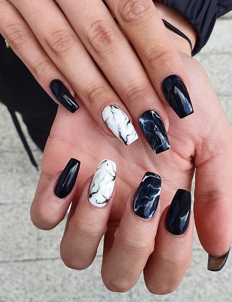 Black Nail Marble, Black And White Marble Nails Short, Nails Black Marble, Black And White Marble Acrylic Nails, Marble Black And White Nails, Marble Nails Black And White, Black Marble Nail Designs, Black And White Marble Nails, Nail Art Noir