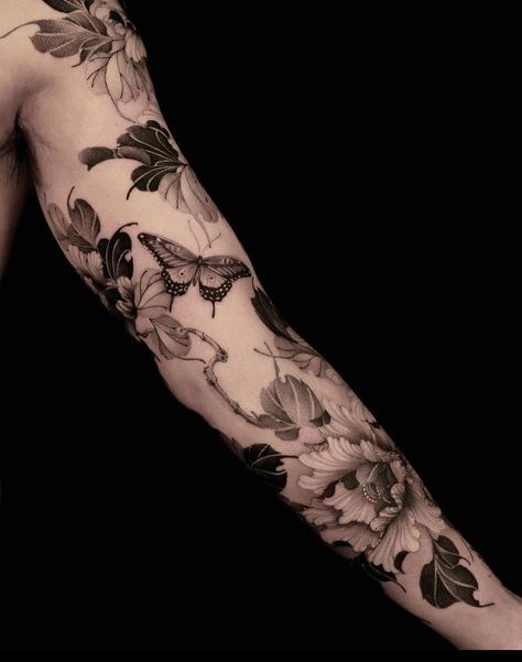 Full Body Botanical Tattoo, Flower Tattoo Full Sleeve, Women Flower Sleeve Tattoo, Realism Sleeve Tattoo, Tattoo Flowers Arm, Woman Sleeve Tattoo, Flower Sleeve Tattoo, Amazing Tattoo Ideas, Tattoo Arm Sleeve