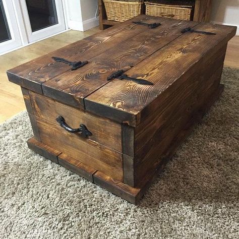 Rustic Trunk Coffee Table, Coffee Table Plans, Bambi Disney, Wood Trunk, Coffee Table Trunk, Chest Coffee Table, Wooden Pallet Projects, Diy Holz, Rustic Coffee Tables