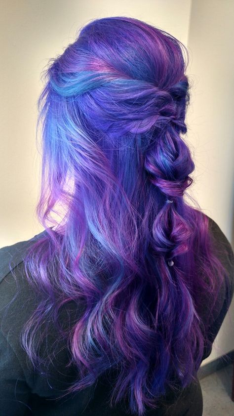 Purple Hair Streaks, Galaxy Hair Color, Pink And Purple Hair, Blue Purple Hair, Blue And Pink Hair, Color Ideas For Short Hair, Galaxy Hair, Ideas For Short Hair, Hair Streaks