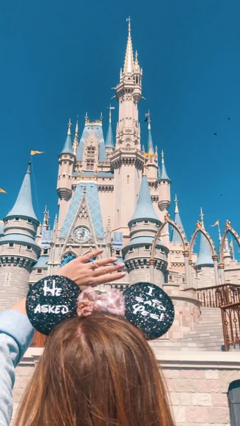 Weddings At Disney World, Engagement Disney Photos, Disney Proposal Pictures, Disneyland Proposal Ideas, Proposal Disneyland, Disney Engagement Photos, Disney Couple Photos, Disney Proposal Ideas, Proposal Ideas Disney