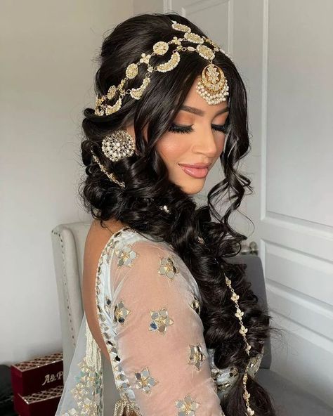 Shot Hair Cuts, Brown Black Hair Color, Asian Bridal Hair, Pakistani Bridal Hairstyles, Mehndi Hairstyles, The Best Hair Products, Shot Hair, Best Hair Products, Black Brown Hair