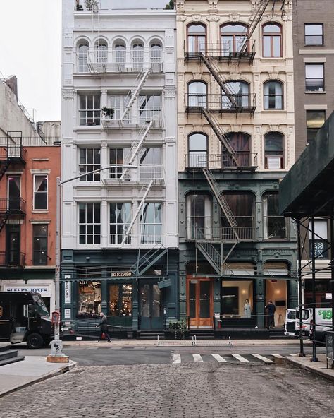 Soho facades...✨Happy Thanksgiving! I’m thankful for everything I have and for everyone I have in my life! Enjoy your day everyone! 🧡🦃🍽 #facade #soho . . . . . . . . . #facades #newyork_ig #newyork_instagram #what_i_saw_in_nyc #nyclife #myhousebeautiful #beautifulhomes #livelittlethings #theartofslowliving #petitejoys #postitfortheaesthetic #seeyourcity #seekthesimplicity #feelfreefeed #theeverygirl #momentsofmine #stroll #streetview #streetscene #folklife #myview #verilymoment #... Soho Apartment Nyc, Streets Of New York City, Town Square New York, Vogue Building Nyc, Apartment Front, Soho Apartment, Soho Ny, New York City Street View, Cafe Exterior