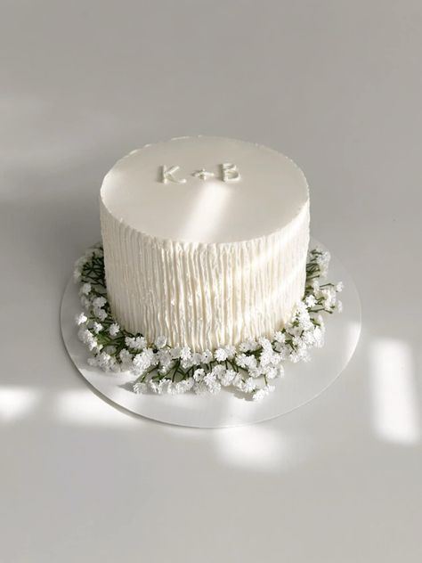 1 Tier White Wedding Cake, Bare Wedding Cake Ideas, Minimalist Wedding Cake 1 Layer, Simple White Engagement Cake, Small Engagement Cake, Simple 8 Inch Wedding Cake, Minimalist Single Tier Wedding Cake, Small Wedding Cake With Cupcakes, Minimal White Wedding Cake