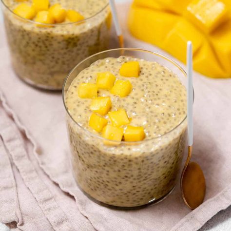 We love this easy and simple Mango Chia Pudding recipe that requires only 4 simple ingredients. Filling, tasty, and perfect as a snack, breakfast, or dessert. Healthy Pudding Recipes, Chia Seed Coconut Milk, Asparagus Stuffed Chicken Breast, Mango Chia Pudding, Healthy Pudding, Chia Pudding Recipe, Fitness Meals, Mango Pudding, Chia Seeds Benefits