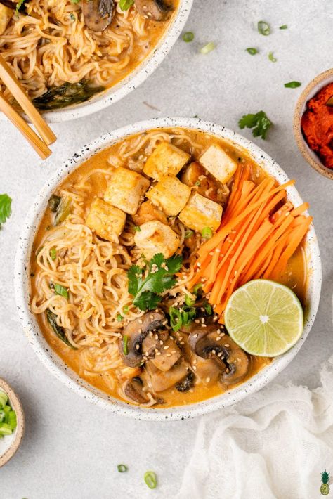 Red Curry Ramen, Peanut Ramen, Red Curry Noodle Soup, Rice Noodle Recipes, Curry Ramen, Vegan Beef, Ramen Recipe, Curry Noodles, Peanut Noodles