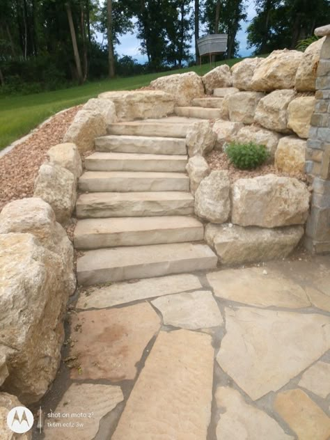 Limestone Steps Landscape, Limestone Patio Outdoor Spaces, Modern Flagstone Patio Design, Limestone Landscaping Ideas, Limestone Patio Ideas, Raised Patio Ideas With Steps, Limestone Pathway, Limestone Landscaping, Flagstone Stairs