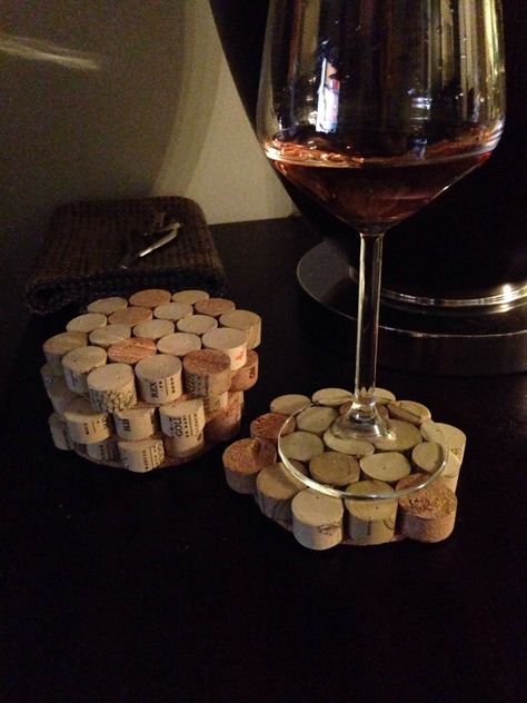 Cork Ideas Decor, Cork Stoppers Ideas, Things To Do With Wine Corks, Cork Coasters Diy, Wine Cork Decor, Cork Bowl, Wine Cork Diy Projects, Wine Cork Coasters, Cork Diy Projects