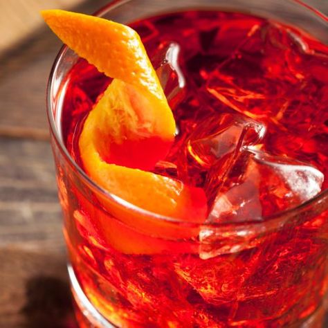 Negroni Spritz Recipe {JUST 105 CALORIES} - Lose Weight By Eating Tequila Sunrise Cocktail, Negroni Recipe, Negroni Cocktail, Spritz Recipe, Gin Cocktail Recipes, Non Alcoholic Cocktails, Orange Twist, Sour Cocktail, Mocktail Recipe